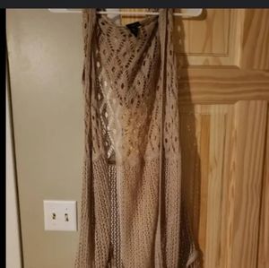 Sleeveless lace cardigan